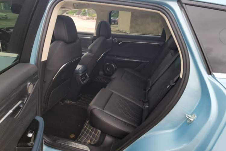Used VOYAH FREE 2023 Four-Wheel Drive Extended-Range Model with Ultra-Long Range Left Rear Seat