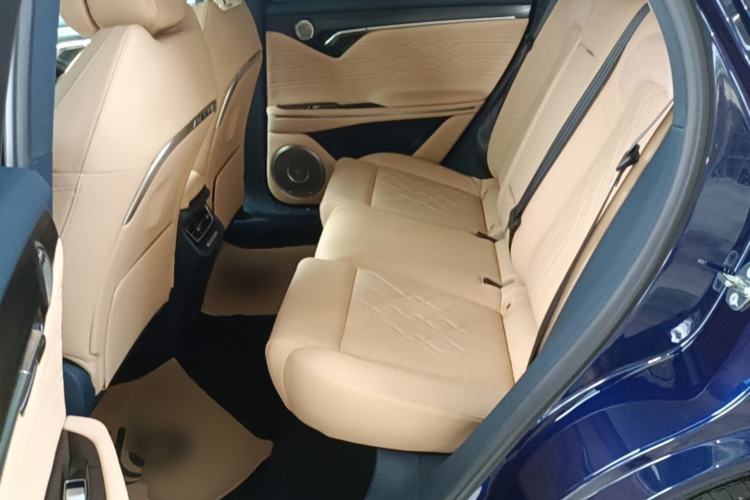 Used VOYAH FREE 2023 Four-Wheel Drive Extended-Range Model with Ultra-Long Range Left Rear Seat