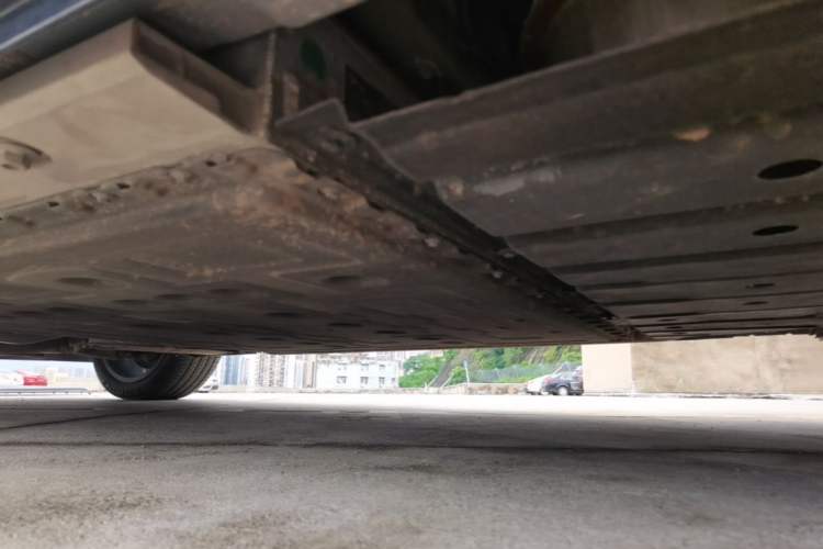 Used VOYAH FREE 2023 Four-Wheel Drive Extended-Range Model with Ultra-Long Range Left Side Sill