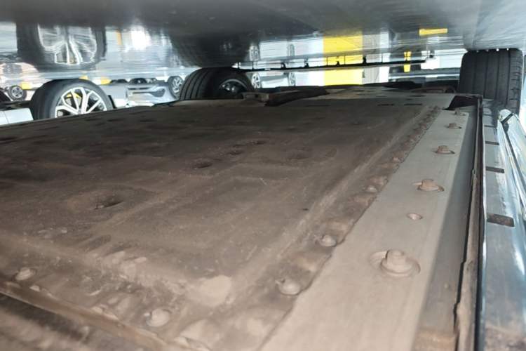 Used VOYAH FREE 2023 Four-Wheel Drive Extended-Range Model with Ultra-Long Range Left Side Sill