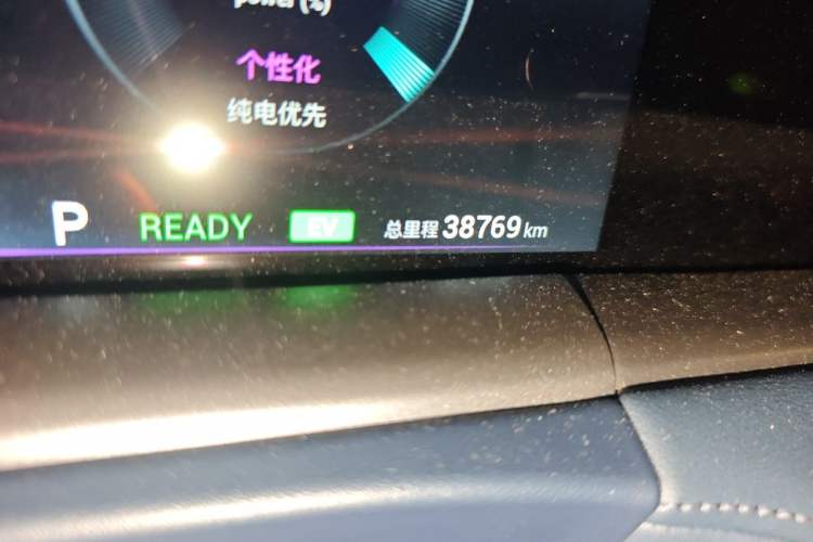 Used VOYAH FREE 2023 Four-Wheel Drive Extended-Range Model with Ultra-Long Range Odometer Close Up