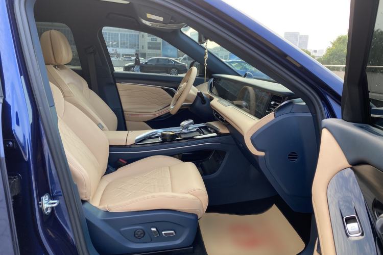Used VOYAH FREE 2023 Four-Wheel Drive Extended-Range Model with Ultra-Long Range Right Front Seat