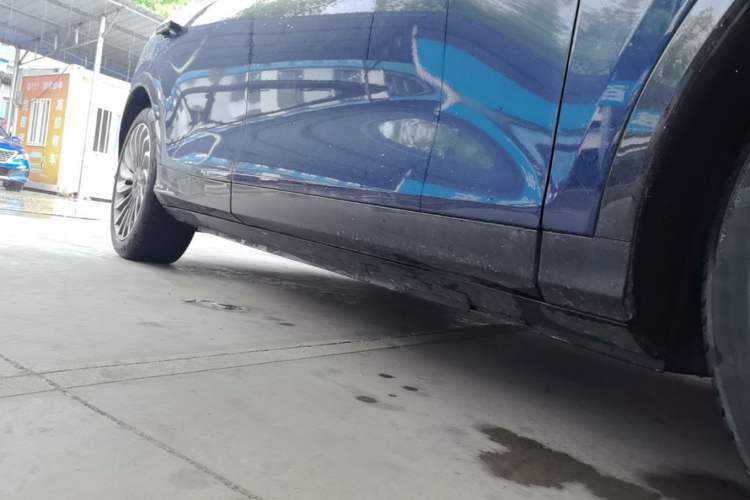 Used VOYAH FREE 2023 Four-Wheel Drive Extended-Range Model with Ultra-Long Range Right Side Sill