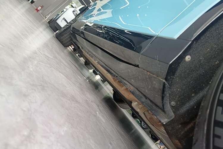 Used VOYAH FREE 2023 Four-Wheel Drive Extended-Range Model with Ultra-Long Range Right Side Sill