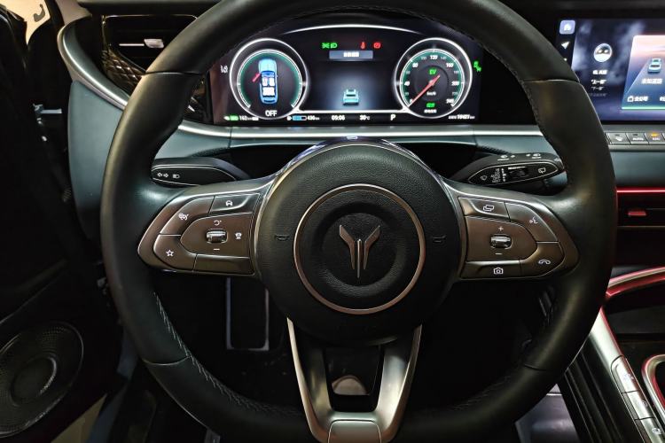Used VOYAH FREE 2023 Four-Wheel Drive Extended-Range Model with Ultra-Long Range Steering Wheel