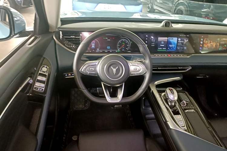 Used VOYAH FREE 2023 Four-Wheel Drive Extended-Range Model with Ultra-Long Range Steering Wheel