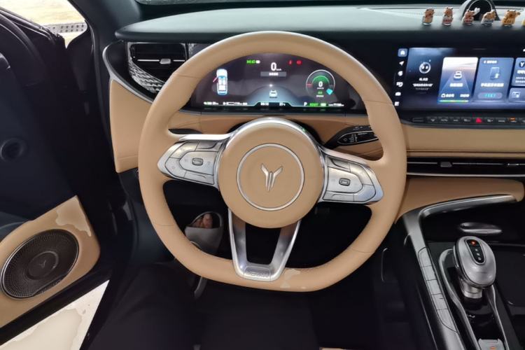 Used VOYAH FREE 2023 Four-Wheel Drive Extended-Range Model with Ultra-Long Range Steering Wheel
