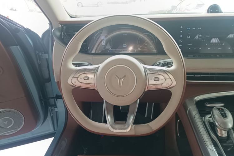 Used VOYAH FREE 2023 Four-Wheel Drive Extended-Range Model with Ultra-Long Range Steering Wheel