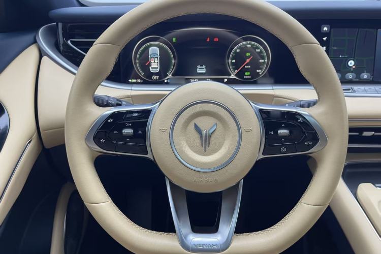 Used VOYAH FREE 2023 Four-Wheel Drive Extended-Range Model with Ultra-Long Range Steering Wheel