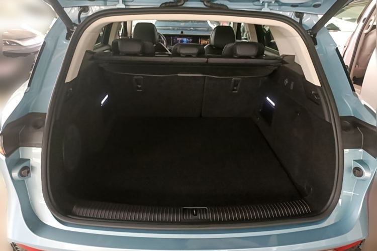 Used VOYAH FREE 2023 Four-Wheel Drive Extended-Range Model with Ultra-Long Range Trunk