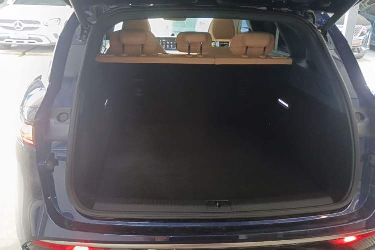 Used VOYAH FREE 2023 Four-Wheel Drive Extended-Range Model with Ultra-Long Range Trunk