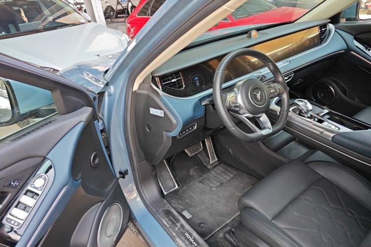 Used VOYAH FREE 2023 Four-Wheel Drive Extended-Range Model with Ultra-Long Range Driver Seat