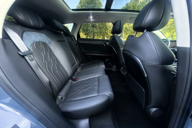 Used VOYAH FREE 2023 Four-Wheel Drive Extended-Range Model with Ultra-Long Range Exterior 14