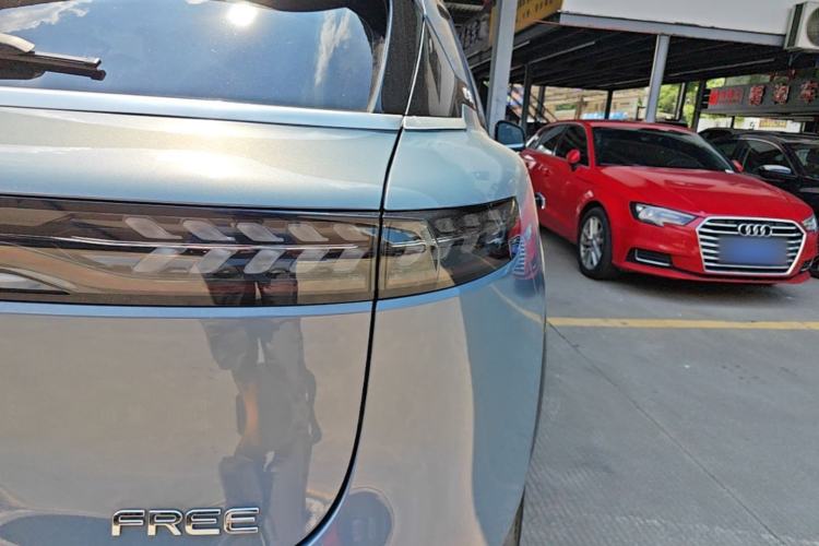 Used VOYAH FREE 2023 Four-Wheel Drive Extended-Range Model with Ultra-Long Range Exterior 3