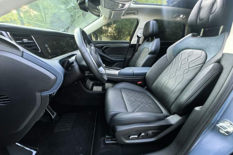 Used VOYAH FREE 2023 Four-Wheel Drive Extended-Range Model with Ultra-Long Range Exterior 7