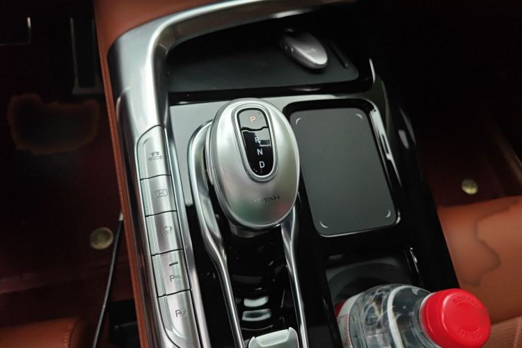 Used VOYAH FREE 2023 Four-Wheel Drive Extended-Range Model with Ultra-Long Range Gear Lever