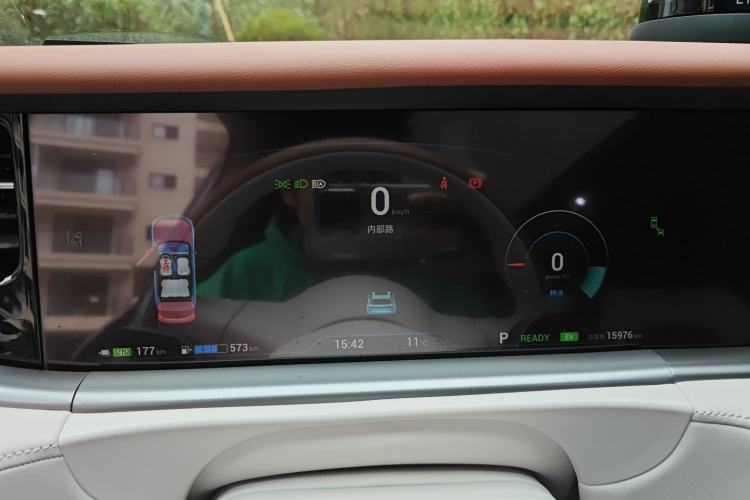 Used VOYAH FREE 2023 Four-Wheel Drive Extended-Range Model with Ultra-Long Range Instrument Cluster