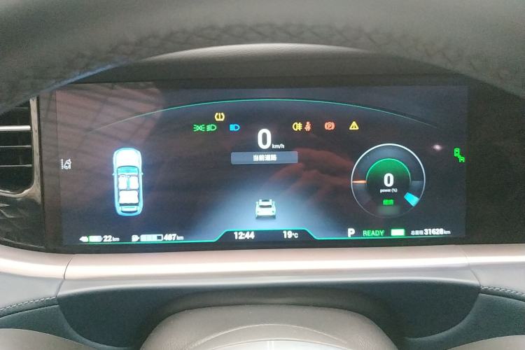 Used VOYAH FREE 2023 Four-Wheel Drive Extended-Range Model with Ultra-Long Range Instrument Cluster
