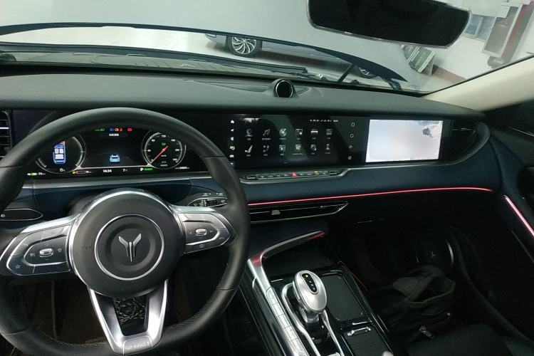 Used VOYAH FREE 2023 Four-Wheel Drive Extended-Range Model with Ultra-Long Range Interior 2