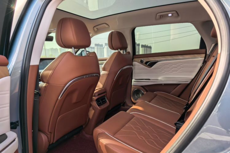 Used VOYAH FREE 2023 Four-Wheel Drive Extended-Range Model with Ultra-Long Range Interior 3