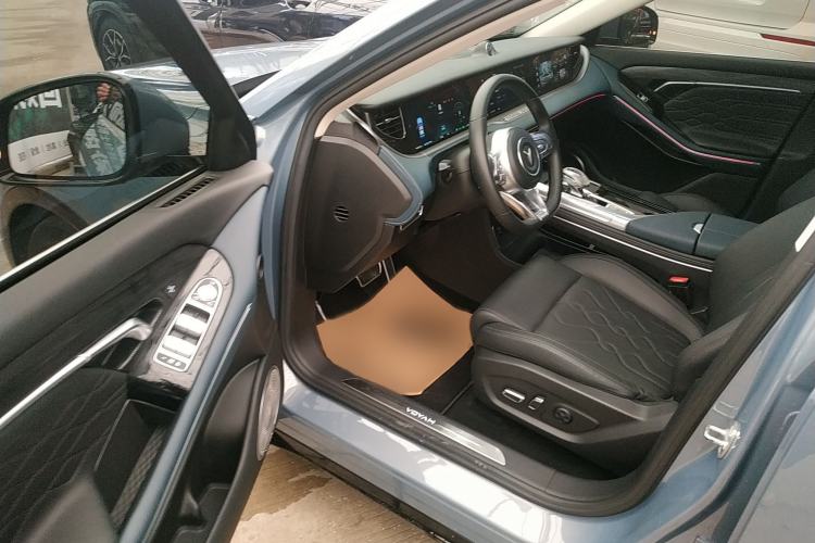 Used VOYAH FREE 2023 Four-Wheel Drive Extended-Range Model with Ultra-Long Range Interior 3