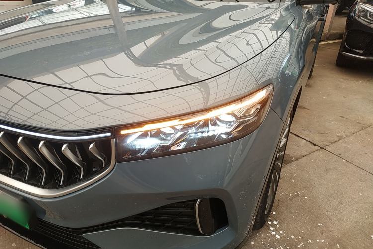 Used VOYAH FREE 2023 Four-Wheel Drive Extended-Range Model with Ultra-Long Range Left Front Headlight