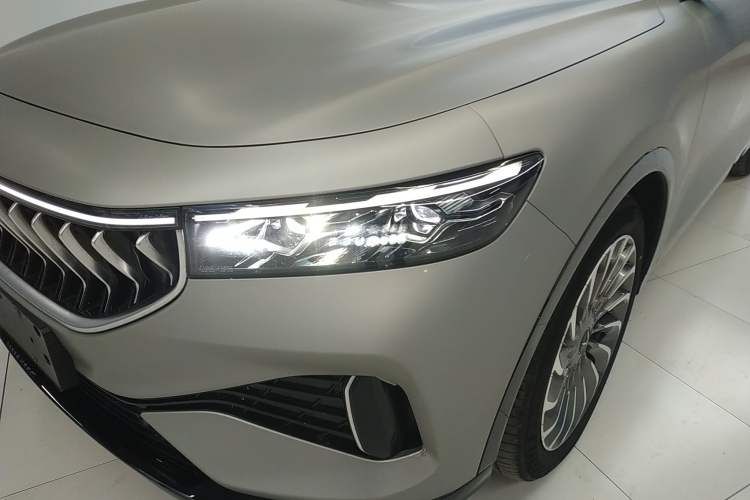 Used VOYAH FREE 2023 Four-Wheel Drive Extended-Range Model with Ultra-Long Range Left Front Headlight