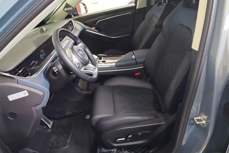 Used VOYAH FREE 2023 Four-Wheel Drive Extended-Range Model with Ultra-Long Range Left Front Seat