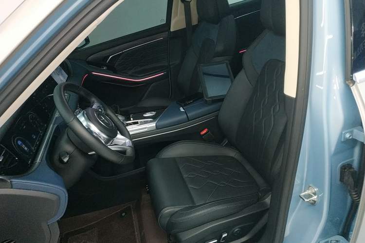 Used VOYAH FREE 2023 Four-Wheel Drive Extended-Range Model with Ultra-Long Range Left Front Seat