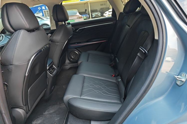 Used VOYAH FREE 2023 Four-Wheel Drive Extended-Range Model with Ultra-Long Range Left Rear Seat