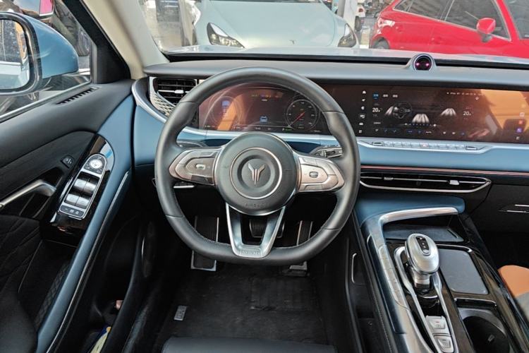 Used VOYAH FREE 2023 Four-Wheel Drive Extended-Range Model with Ultra-Long Range Steering Wheel