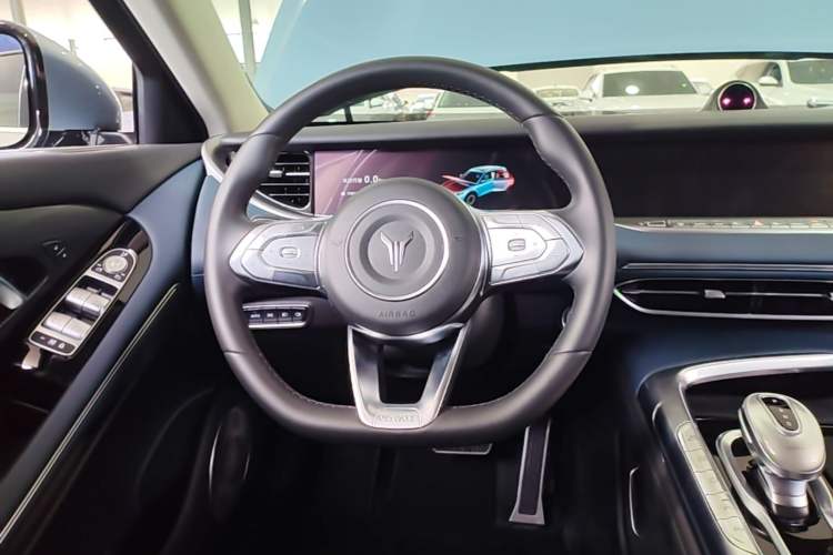 Used VOYAH FREE 2023 Four-Wheel Drive Extended-Range Model with Ultra-Long Range Steering Wheel