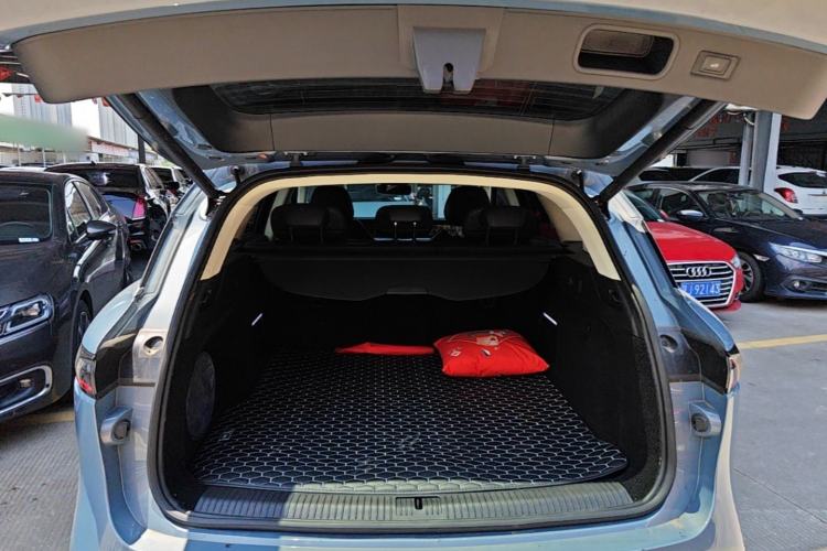 Used VOYAH FREE 2023 Four-Wheel Drive Extended-Range Model with Ultra-Long Range Trunk