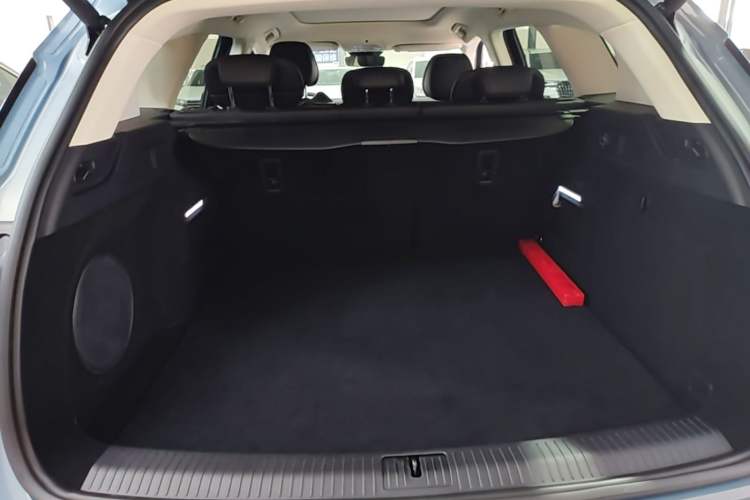 Used VOYAH FREE 2023 Four-Wheel Drive Extended-Range Model with Ultra-Long Range Trunk