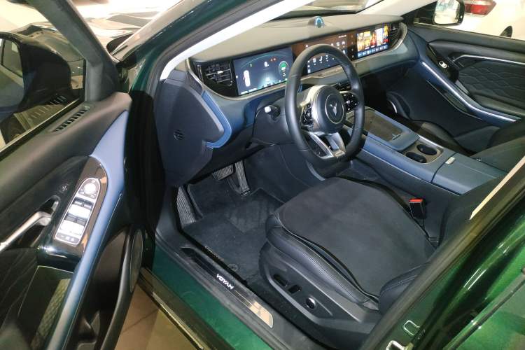 Used VOYAH FREE 2023 Four-Wheel Drive Extended-Range Model with Ultra-Long Range Driver Seat