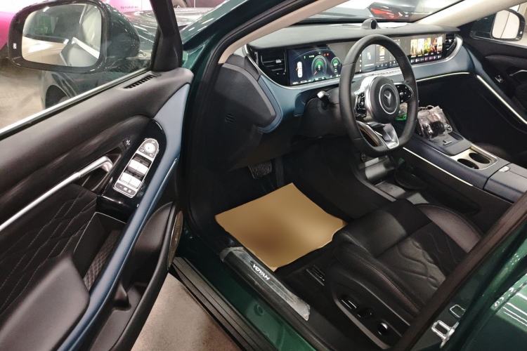 Used VOYAH FREE 2023 Four-Wheel Drive Extended-Range Model with Ultra-Long Range Interior 3