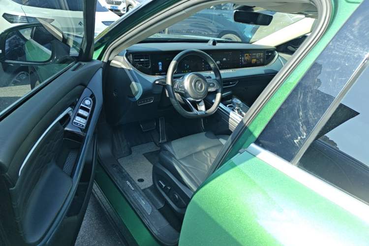 Used VOYAH FREE 2023 Four-Wheel Drive Extended-Range Model with Ultra-Long Range Left Front Seat