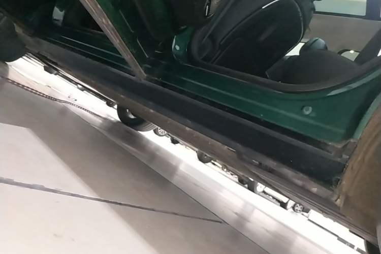 Used VOYAH FREE 2023 Four-Wheel Drive Extended-Range Model with Ultra-Long Range Left Side Sill
