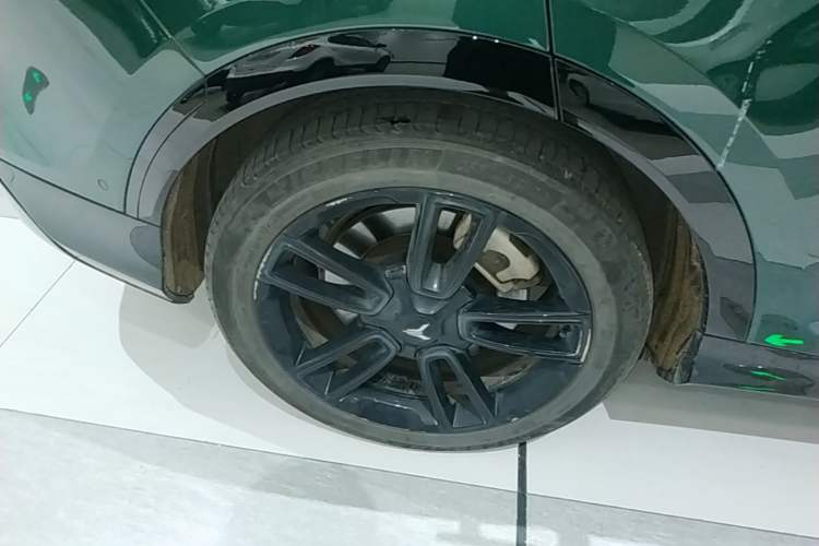 Used VOYAH FREE 2023 Four-Wheel Drive Extended-Range Model with Ultra-Long Range Right Rear Wheel Hub