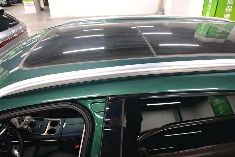 Used VOYAH FREE 2023 Four-Wheel Drive Extended-Range Model with Ultra-Long Range Roof