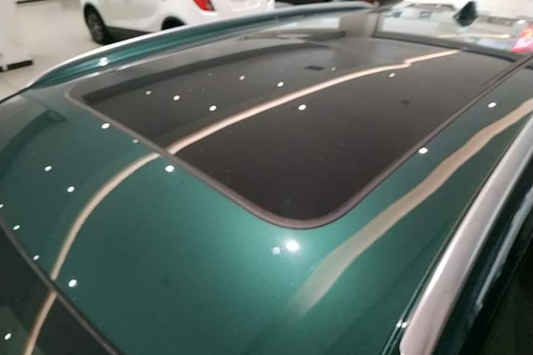 Used VOYAH FREE 2023 Four-Wheel Drive Extended-Range Model with Ultra-Long Range Roof