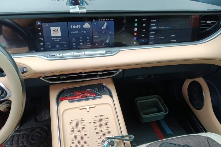 Used VOYAH FREE 2023 Four-Wheel Drive Extended-Range Model with Ultra-Long Range Audio And AC Panel