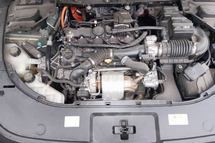 Used VOYAH FREE 2023 Four-Wheel Drive Extended-Range Model with Ultra-Long Range Engine Bay