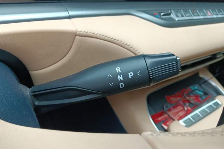 Used VOYAH FREE 2023 Four-Wheel Drive Extended-Range Model with Ultra-Long Range Gear Lever