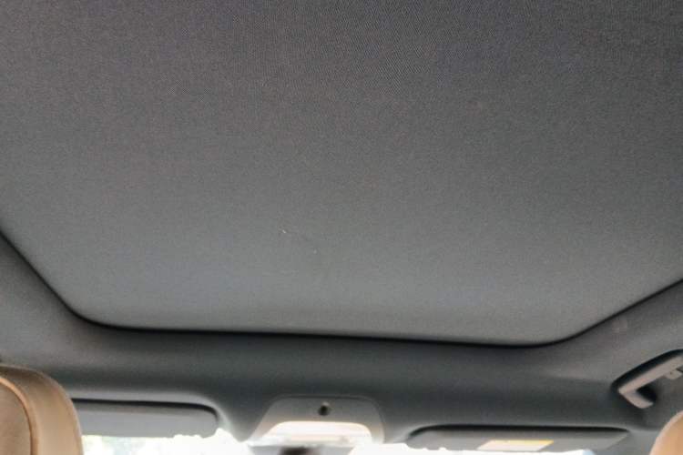 Used VOYAH FREE 2023 Four-Wheel Drive Extended-Range Model with Ultra-Long Range Headliner