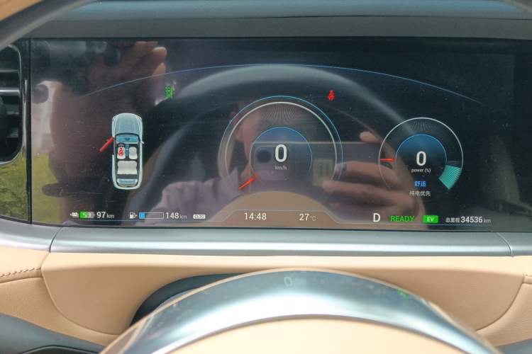 Used VOYAH FREE 2023 Four-Wheel Drive Extended-Range Model with Ultra-Long Range Instrument Cluster
