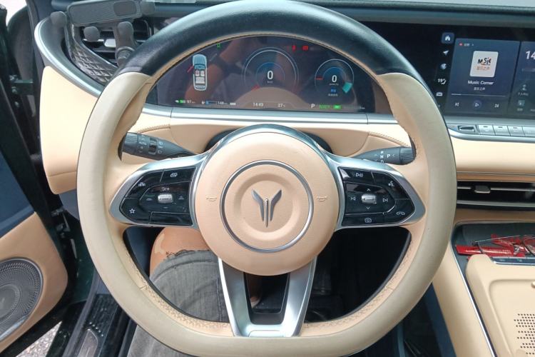 Used VOYAH FREE 2023 Four-Wheel Drive Extended-Range Model with Ultra-Long Range Steering Wheel