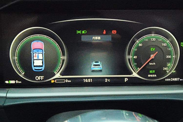 Used VOYAH FREE 2023 Four-Wheel Drive Extended-Range Model with Ultra-Long Range Instrument Cluster