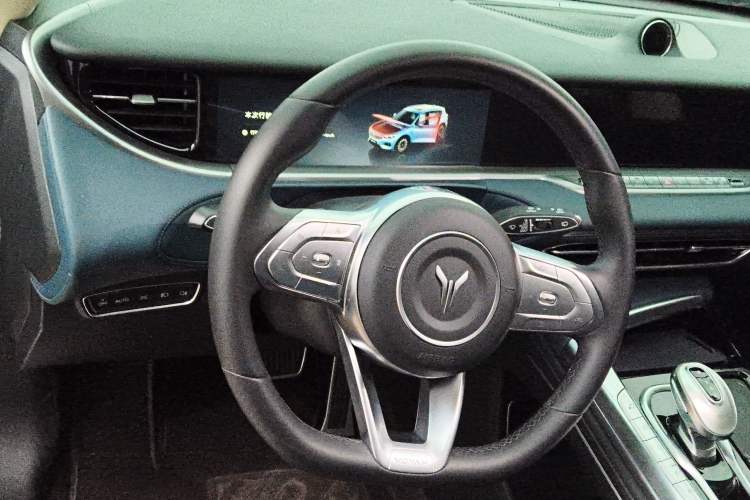 Used VOYAH FREE 2023 Four-Wheel Drive Extended-Range Model with Ultra-Long Range Steering Wheel