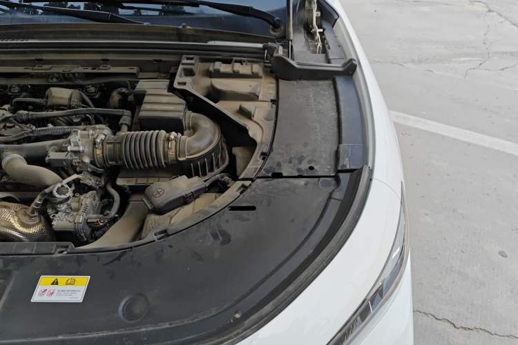Used VOYAH FREE 2023 Four-Wheel Drive Extended-Range Model with Ultra-Long Range Engine Bay Left